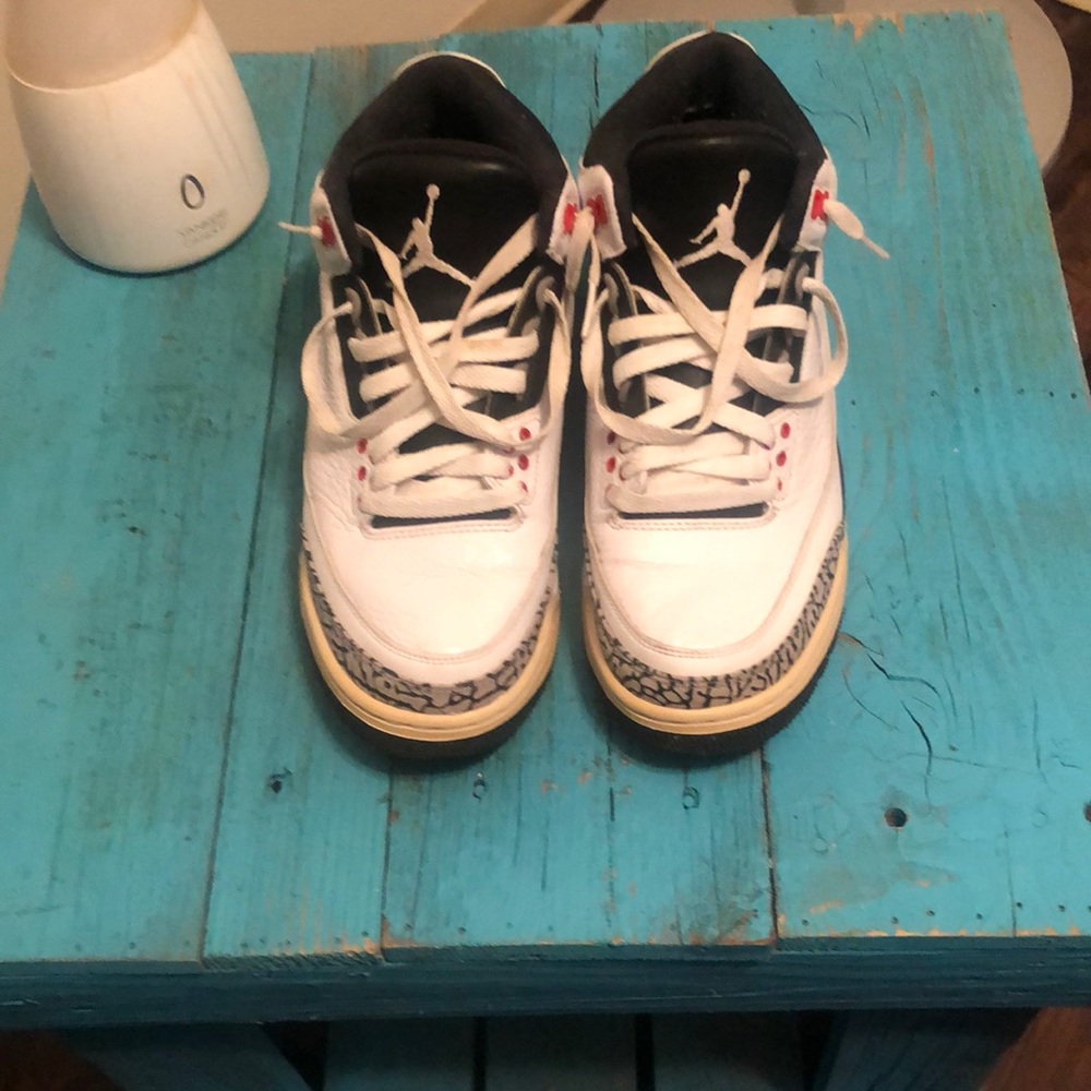 Jordan 3s size 8 lil yellow on the front sole good condition
